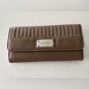 NWT NINE WEST BROWN WALLET LADIES